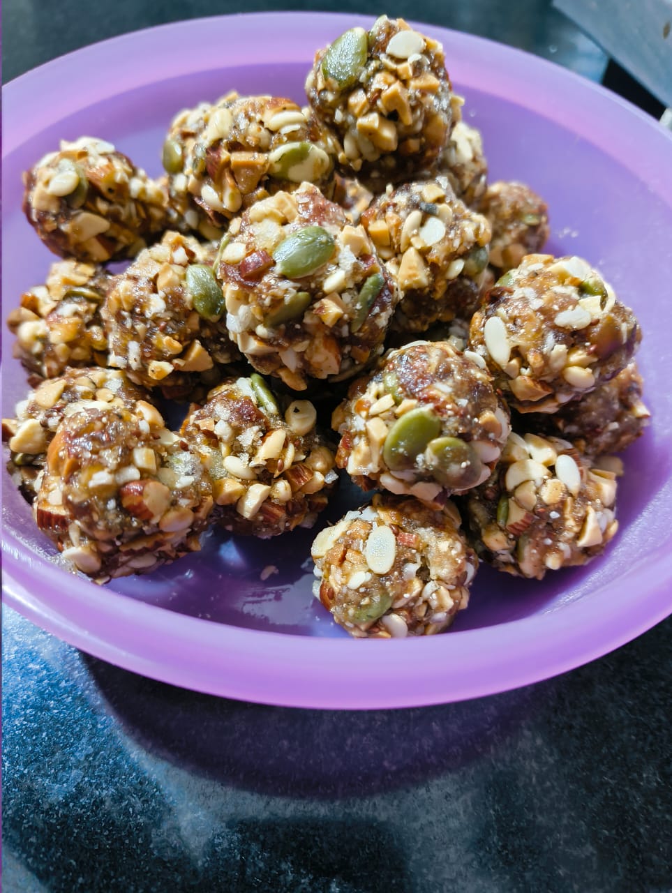 Dry Fruits Laddu without Jaggery | ಕರದಂಟು (ಅಂಟಿನ ಉಂಡಿ)
